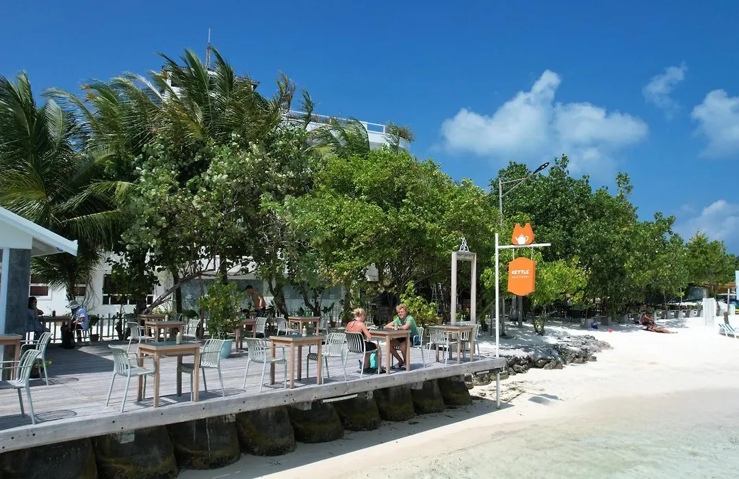 Rashu Hiyaa Hotel-1