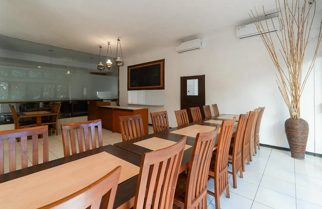 Reddoorz Near Gubeng Station Surabaya-1