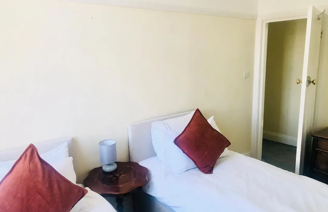 Cleave Court Guest House-1