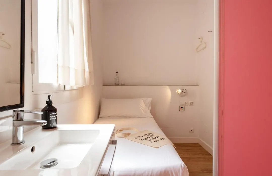 Chic&Basic Tallers Hostal-1