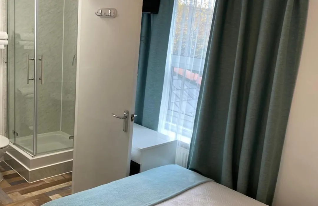 A & B Guest House Cambridge-1