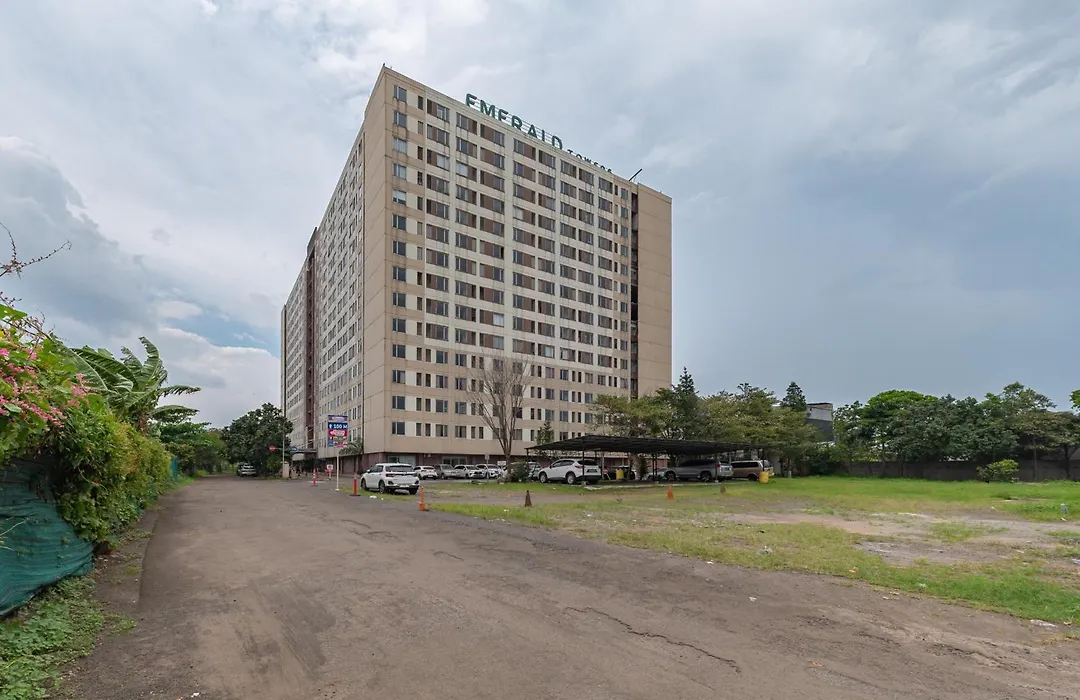 Reddoorz Apartment @ Emerald Towers Bandung-1