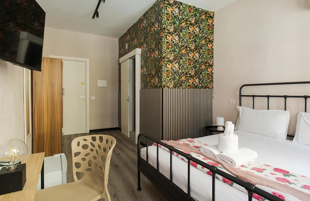 Flower Rooms-1