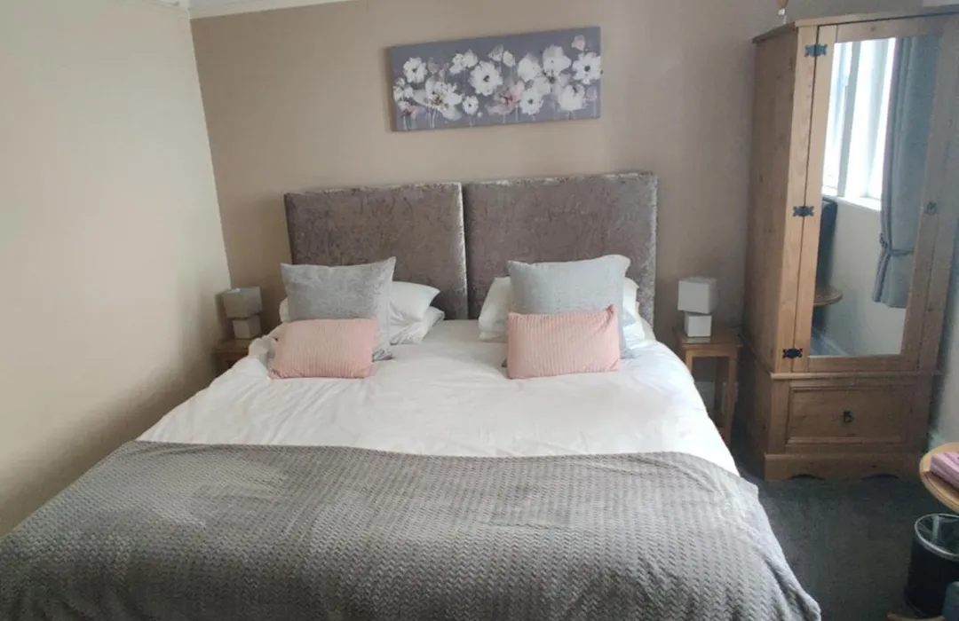 Kingsholm Guest House-1