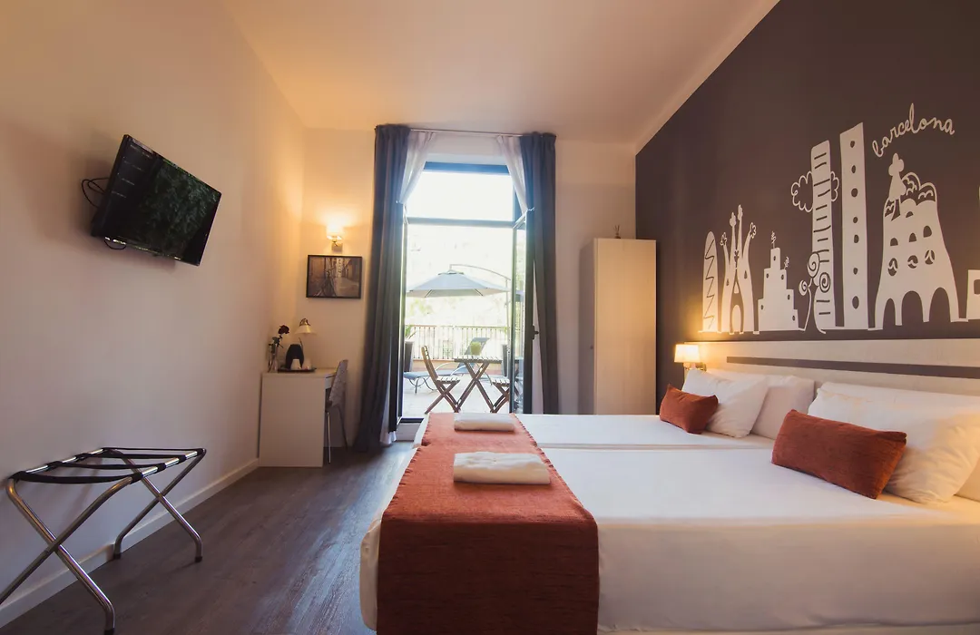 Hostal Live Barcelona-1