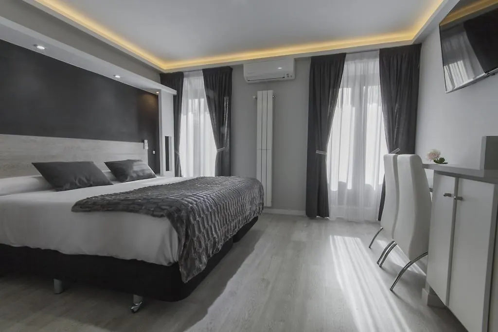Hostal Overnight Madrid-1