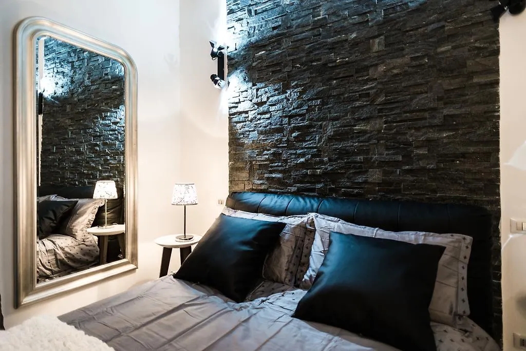 Trevi & Pantheon Luxury Rooms-1