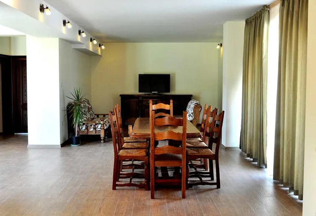 Yustina Villas Guest House-1