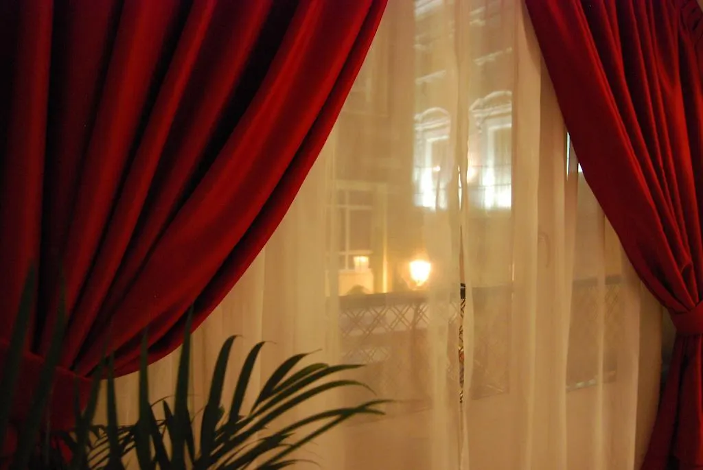 Hostal Petite Maman-1