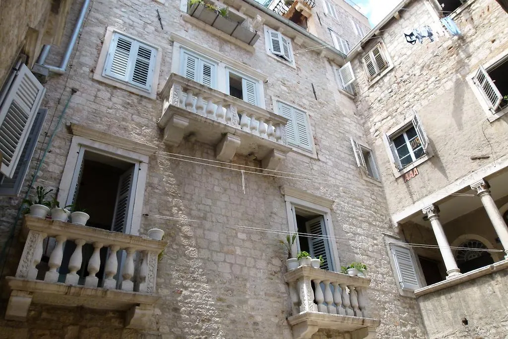 Palace Augubio-1