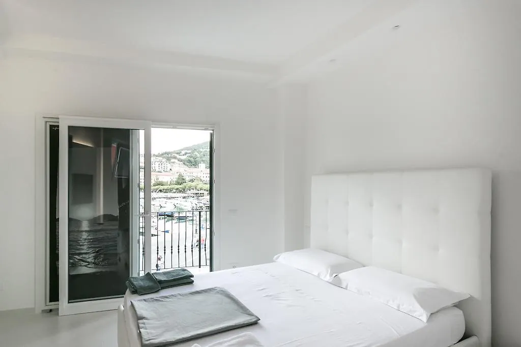 Al Molo Sea View Rooms-1