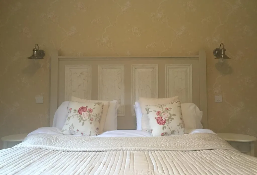 Riverbank, Country Pub And Guesthouse-1
