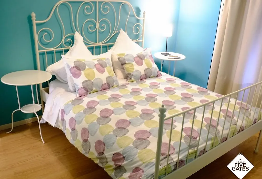 Hostal Five Gates-1