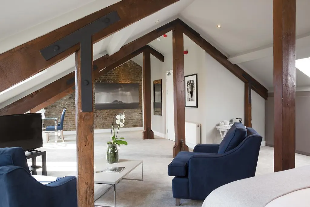 Giles Norman Gallery & Townhouse-1