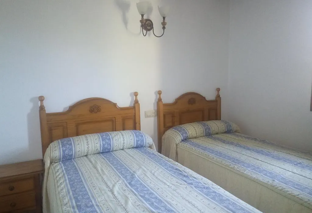 Hostal Casa Lacreu-1