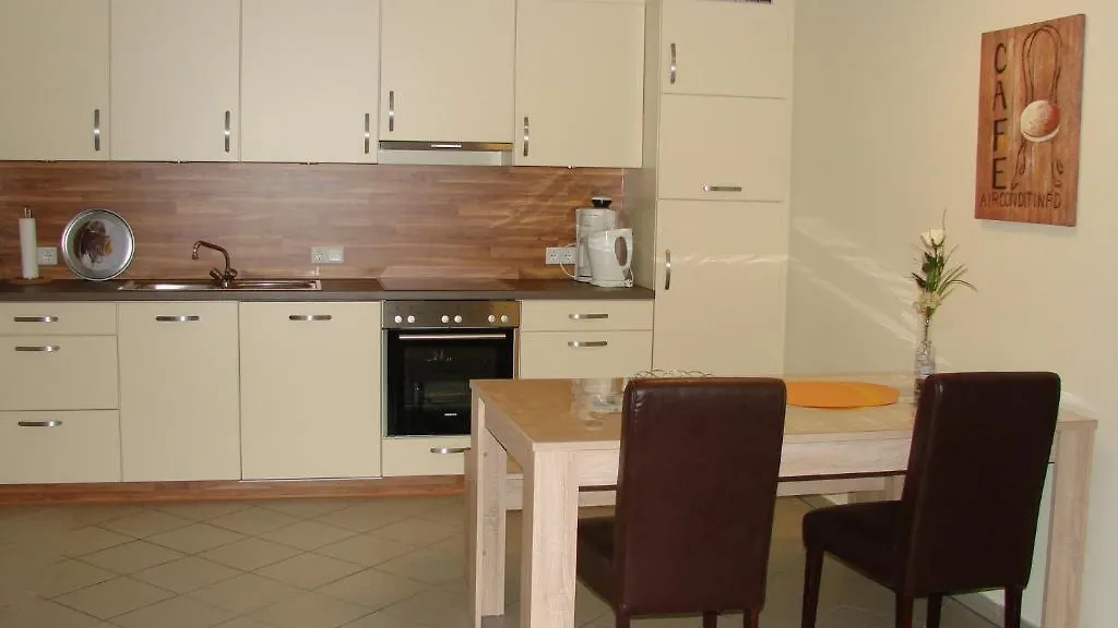 Ferienhof & Landhotel Laurenz-1