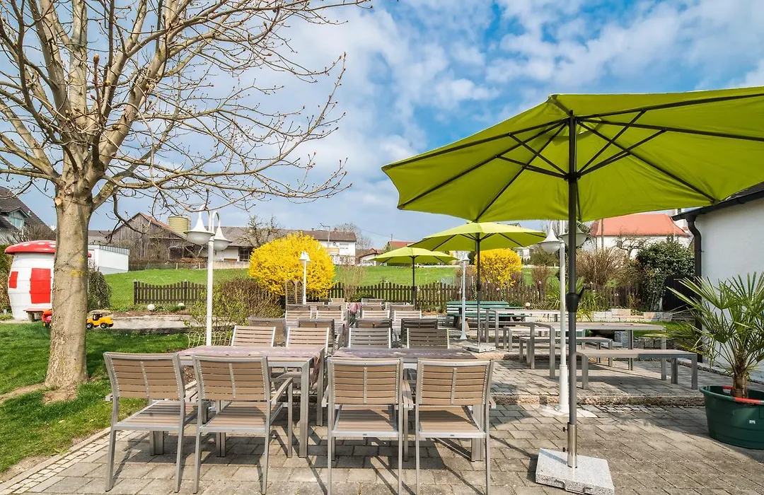 Hotel Goldener Loewe-1