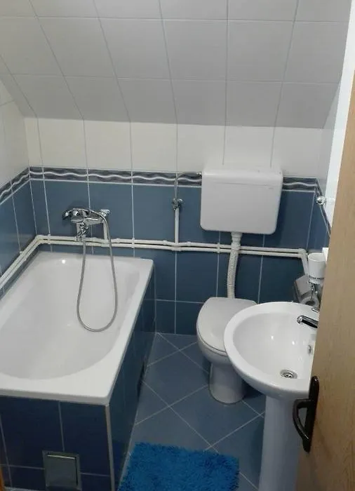 Apartment And Rooms D&J-1