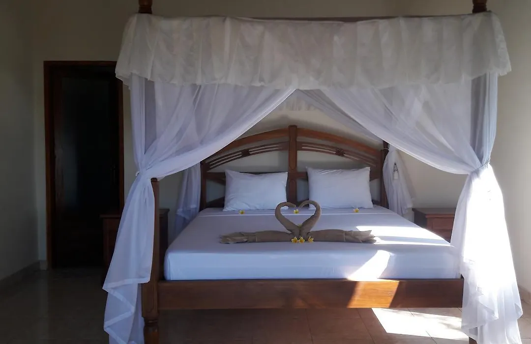 Warung Pantai Bungalows-1