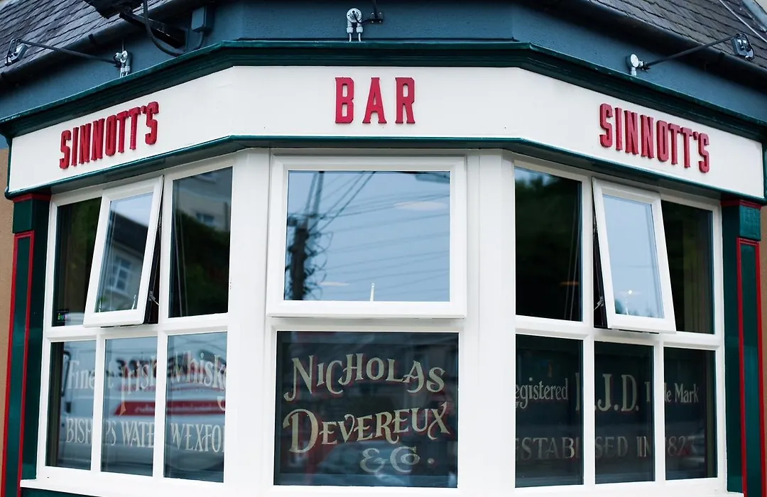 Sinnotts Bar-1