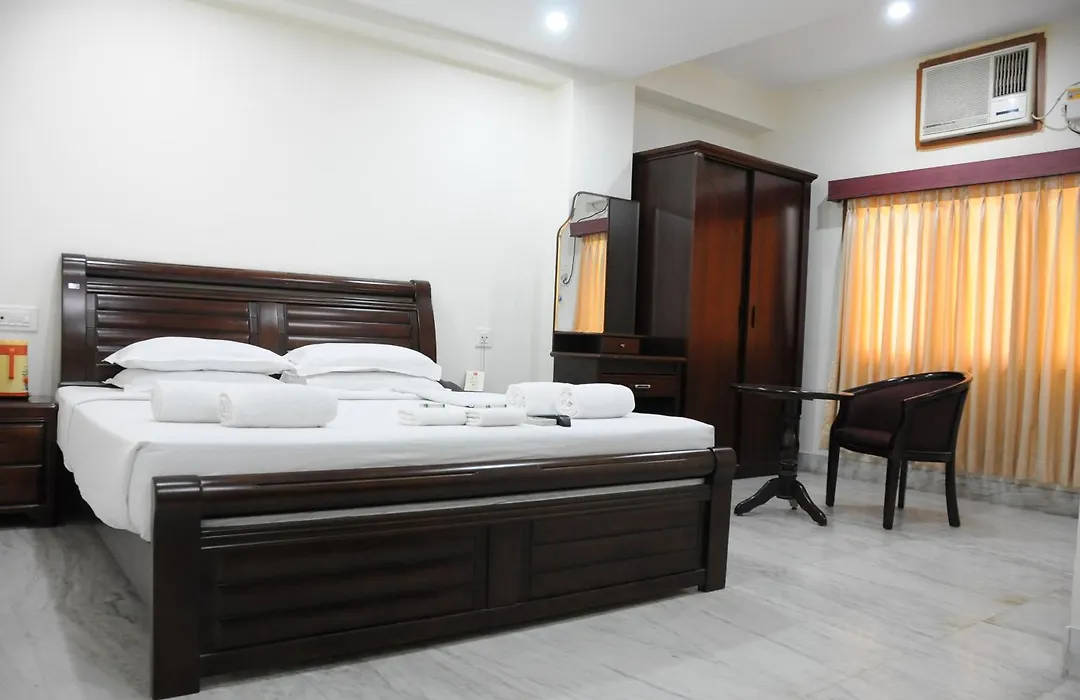 Lloyds Serviced Apartments, Near Music Academy-1