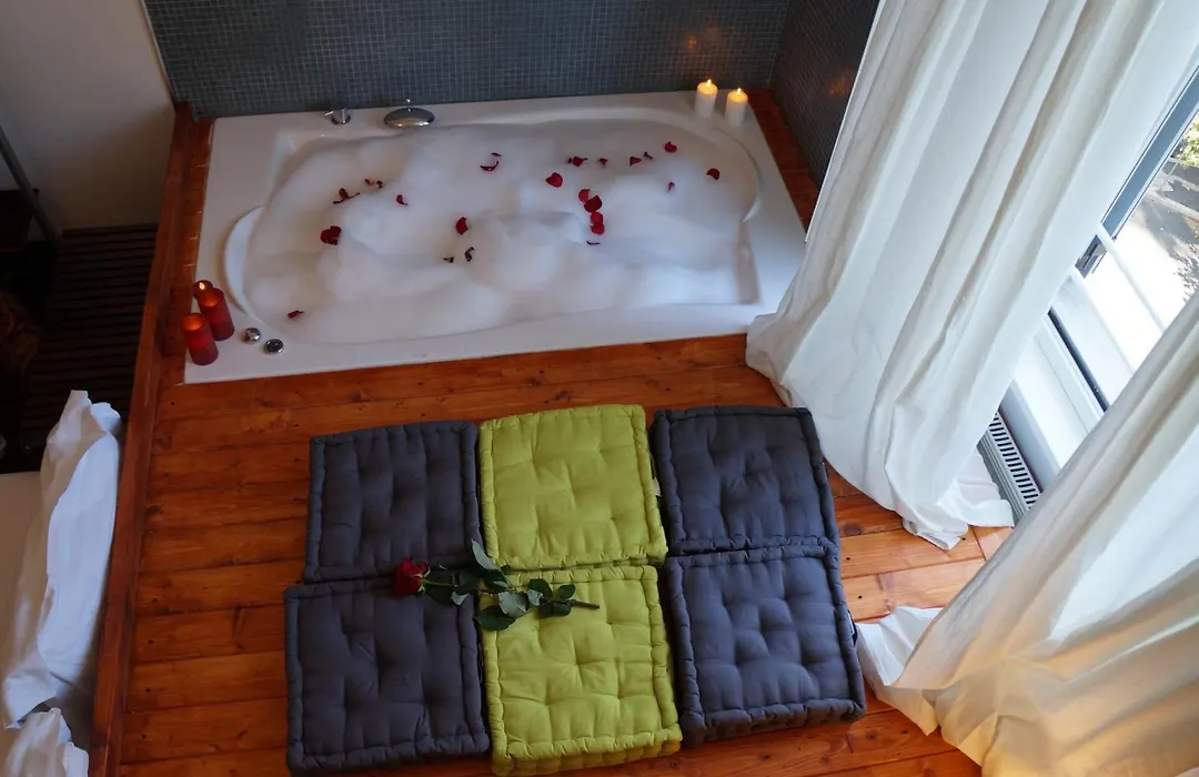 Jacuzzi Rooms-1