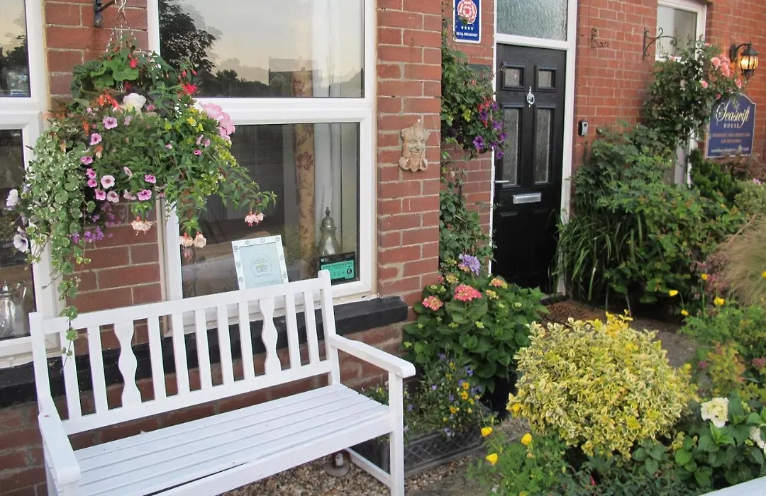 Holmleigh House Bed And Breakfast-1