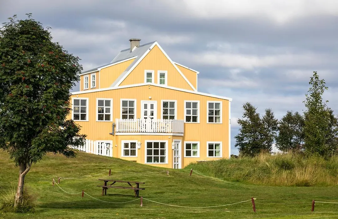 Fossholl Guesthouse-1