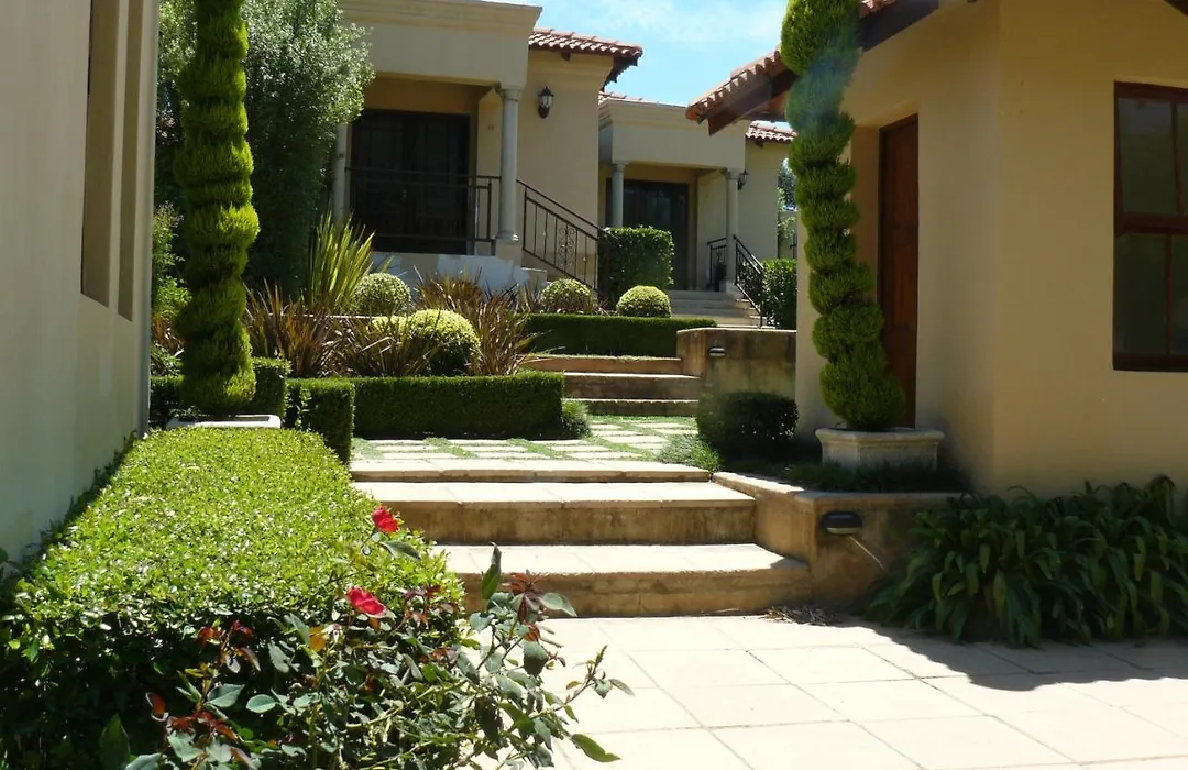 Moon And Sixpence Garden Guest House-1