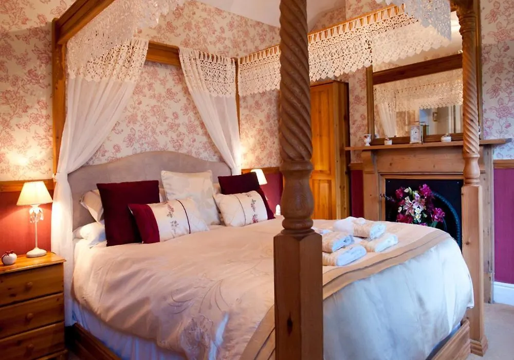 Twin Oaks Guest House-1
