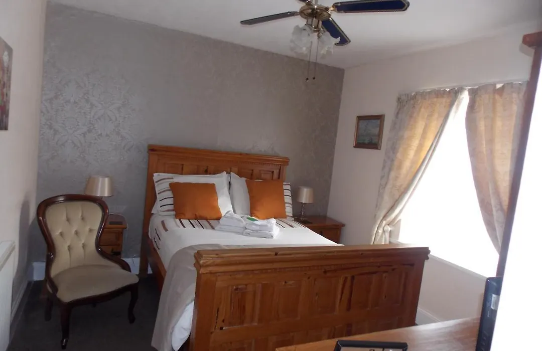 Ivy Bank Guest House, Tenby-1