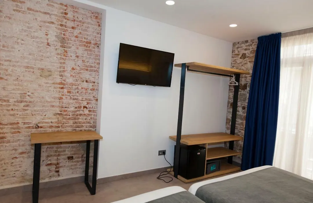 Hostal Paris-1