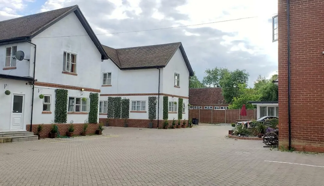 Stansted Airport Lodge-1