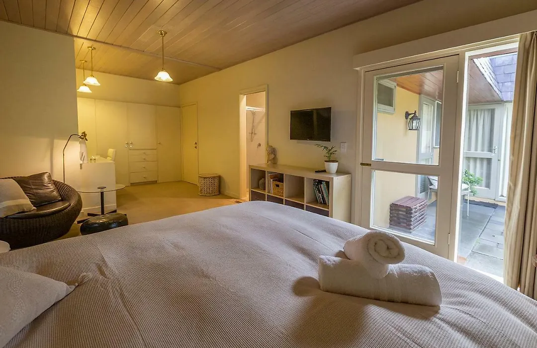 Cygnet, Studio On Sturt-1