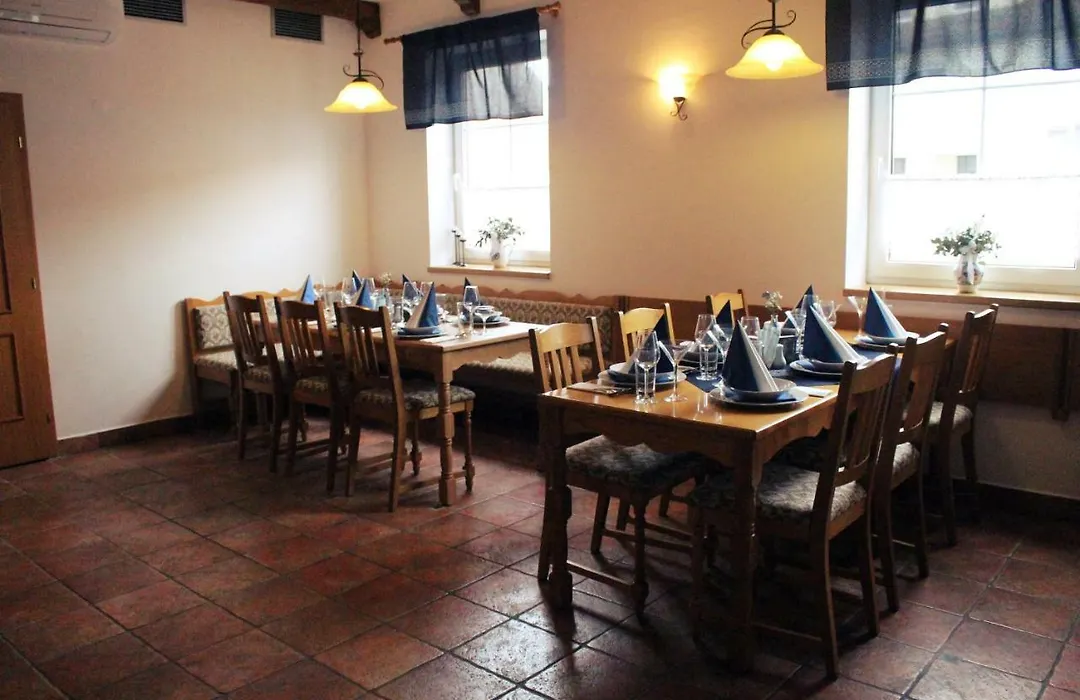 Penzion A Restaurace U Kalendu-1