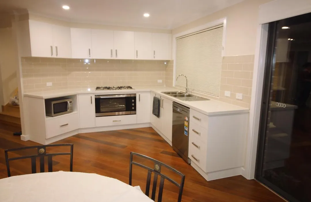 Silver House - Melbourne Airport Accommodation - 7 Minutes From Melbourne Airport-1