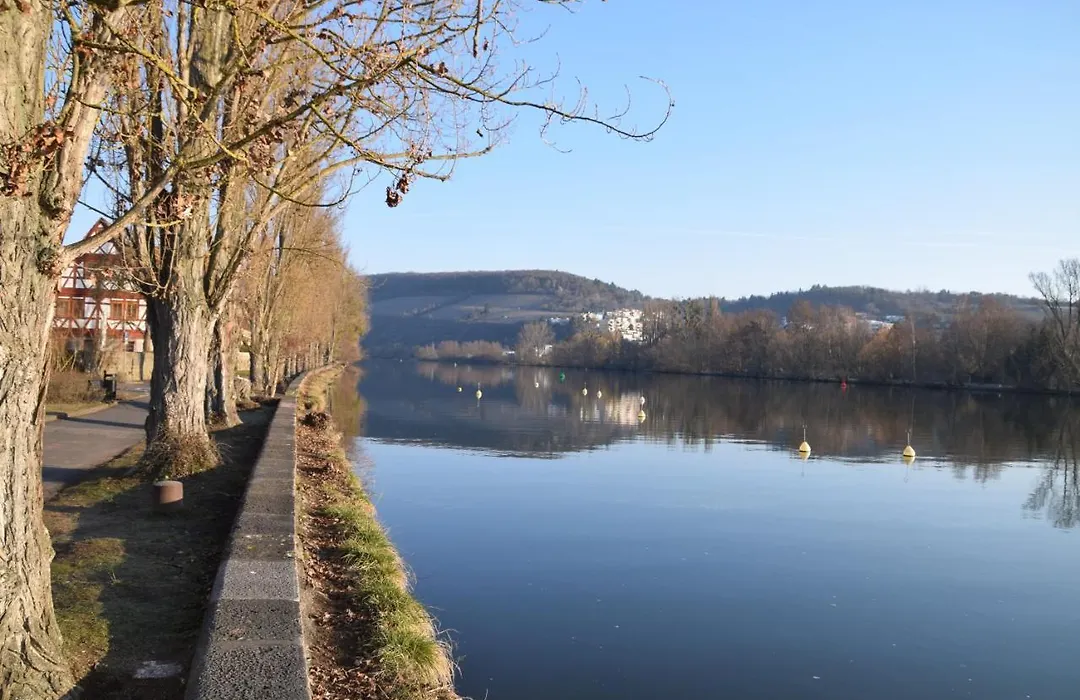 maindrei - schlafen am fluss-1