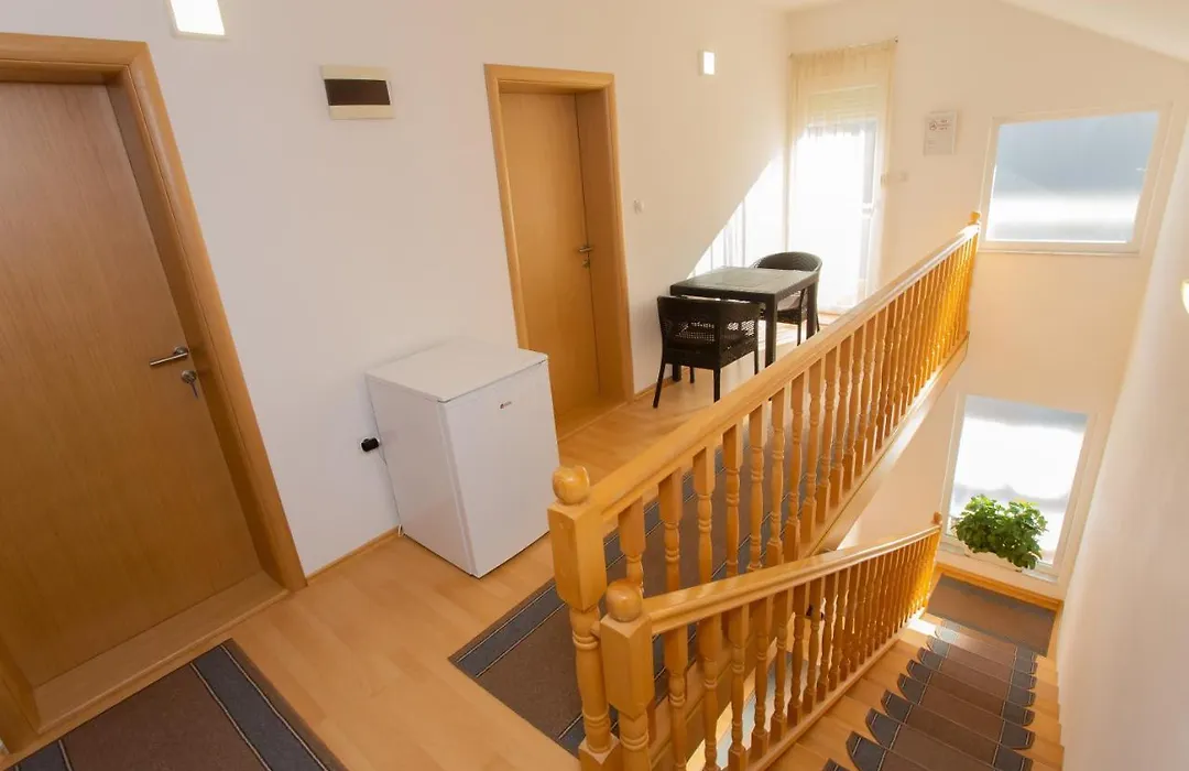 Guesthouse Aurora-1