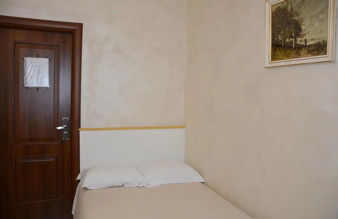 Roma Carina-1