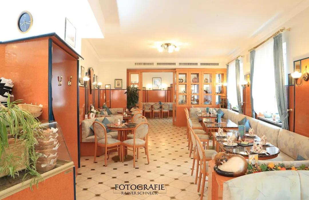 Cafe Am Donautor-1