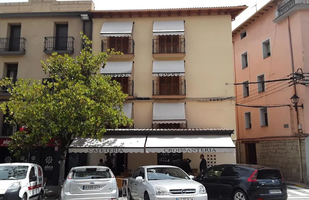Hostal Lopez-1
