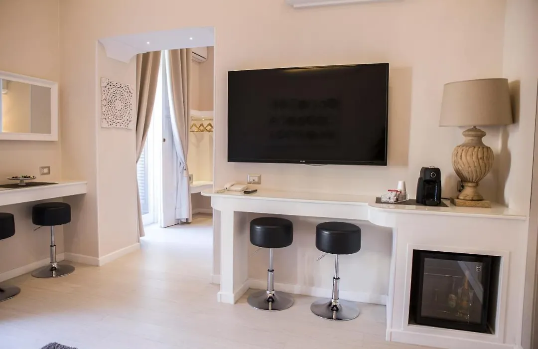 Royal Rooms Luxury Suite-1
