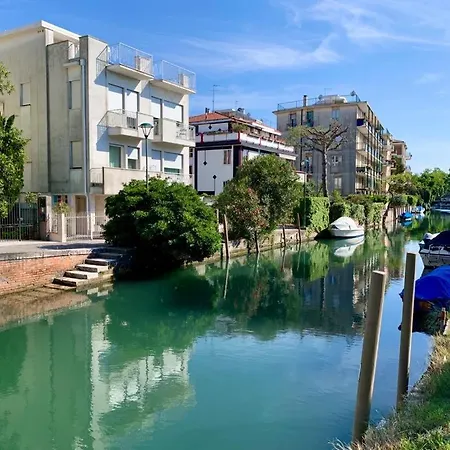 Villa Venice Movie-2