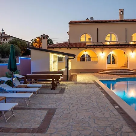 Via Flavia With Common Pool-2