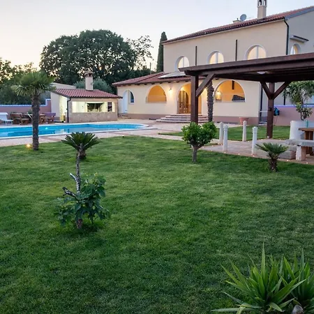 Via Flavia With Common Pool-2