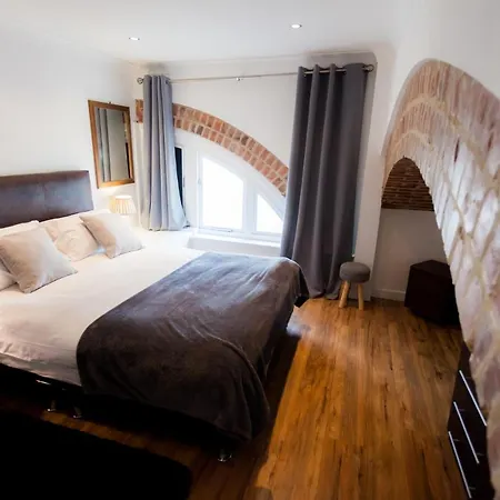 Albion Guest House & Apartments-3