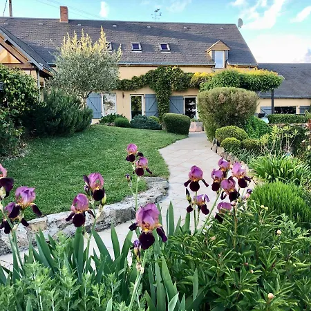 la chambre d hotes de marie indépendante et sa terrasse avec vue panoramique proche alpes mancelles-3