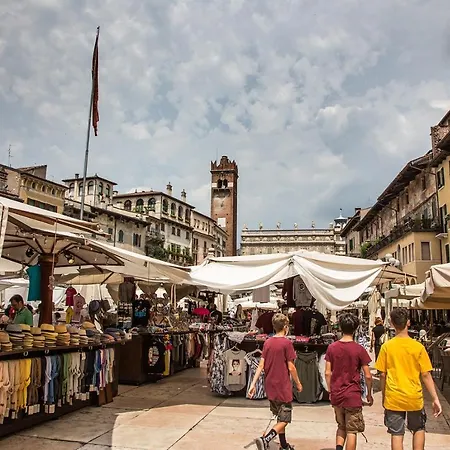 Aurelia Luxury - Piazza delle Erbe-2