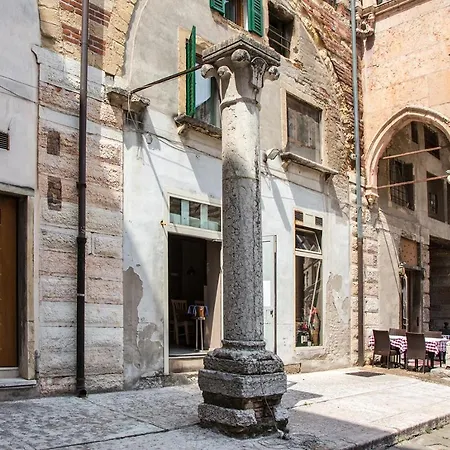 Aurelia Luxury - Piazza delle Erbe-3