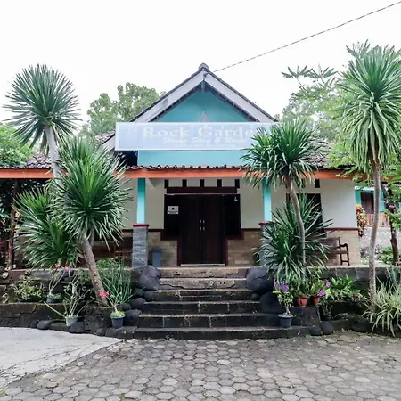 Rock Garden Homestay & Resto-3